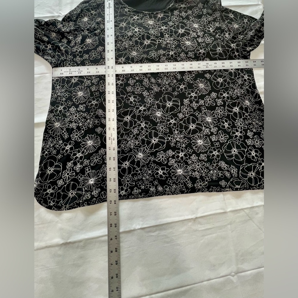 J Jill black and white floral top, XL - Picture 9 of 9